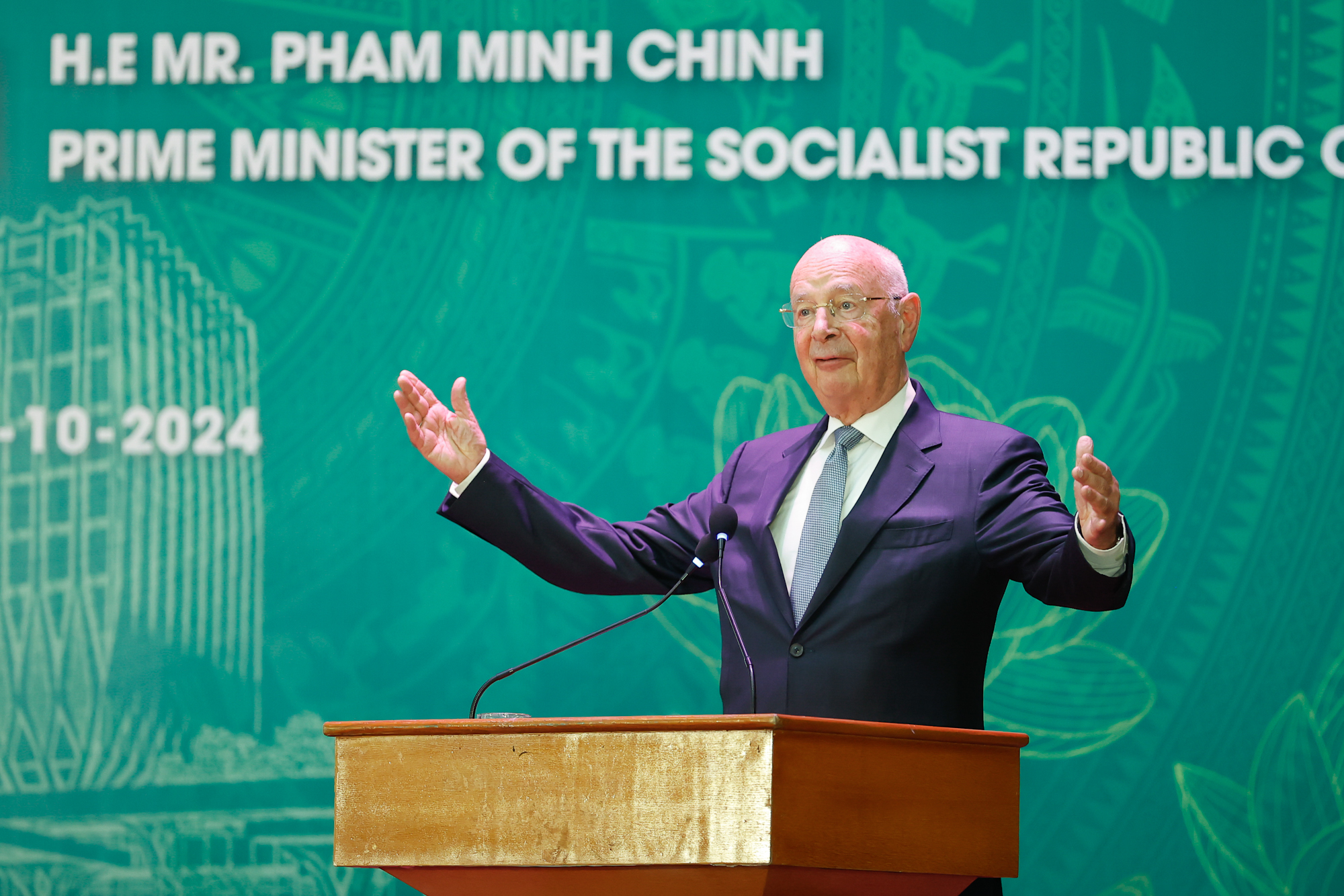 Giáo sư Klaus Schwab tại sự kiện- Ảnh: VGP