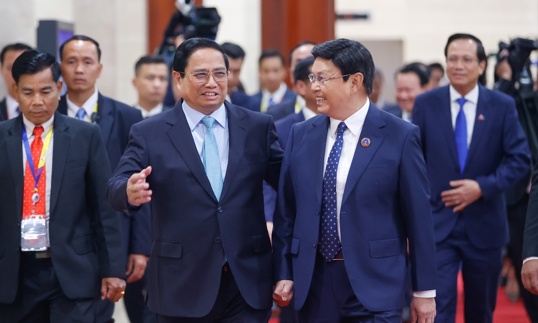 Thủ tướng Chính phủ Phạm Minh Chính hội kiến với Chủ tịch Quốc hội Lào Saysomphone Phomvihane - Ảnh: VGP