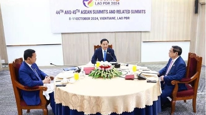 PMs of Vietnam, Laos, and Cambodia seek measures to promote ties