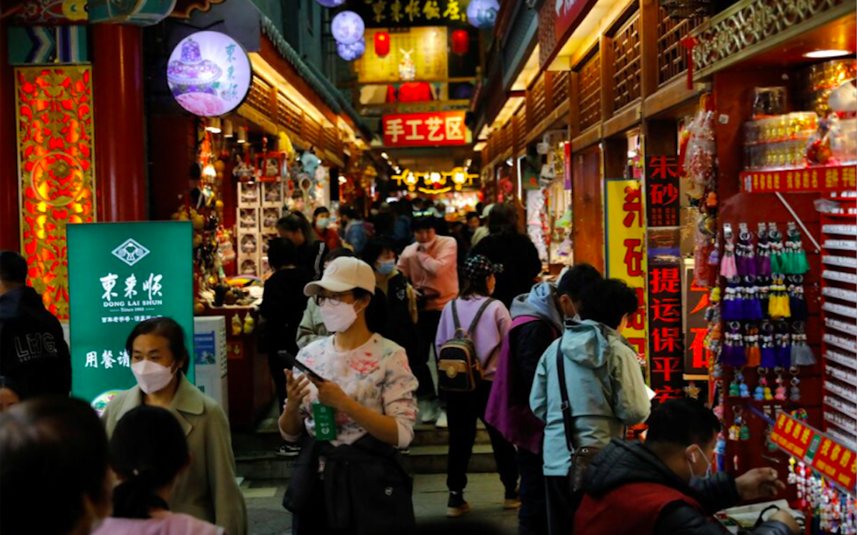 Cuộc cạnh tranh gi&aacute; rẻ đe dọa lợi nhuận người b&aacute;n h&agrave;ng, đồng thời tạo ra những hệ lụy cho nền kinh tế.