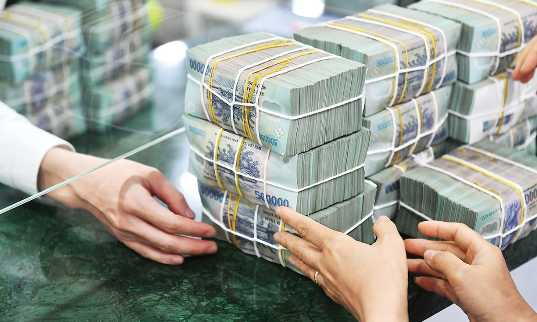 Nền kinh tế lệ thuộc vào vốn tín dụng khiến hệ thống ngân hàng chịu rủi ro lớn.
