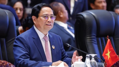 PM urges ASEAN to develop with new thinking, vision