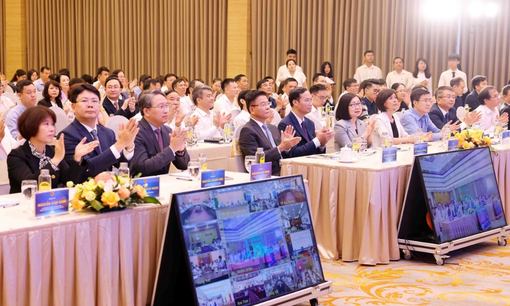 Các đại biểu tham dự diễn đàn.