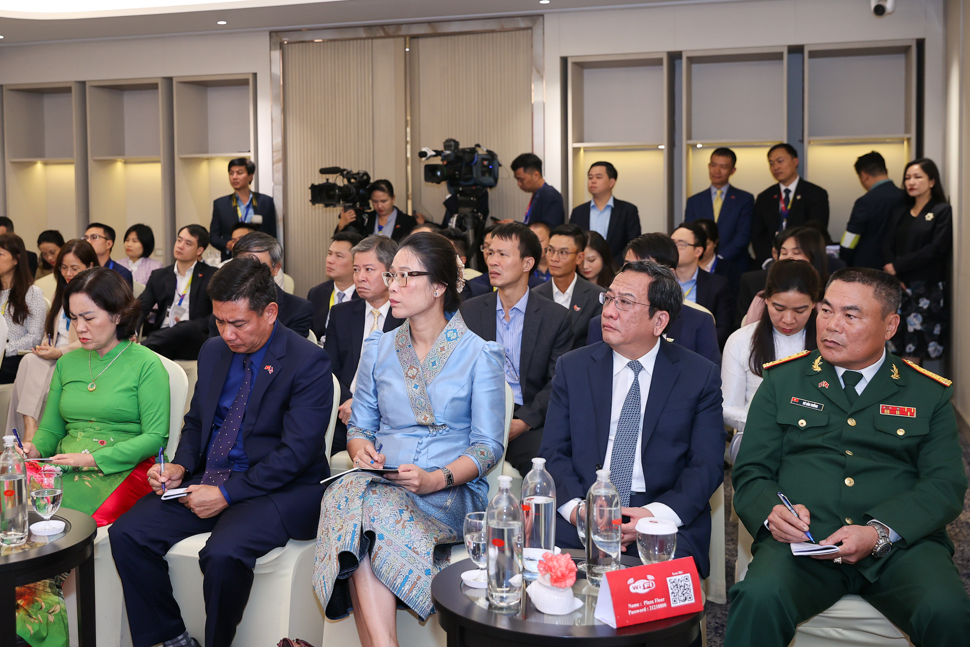 Các đại biểu tham dự cuộc làm việc - Ảnh: VGP