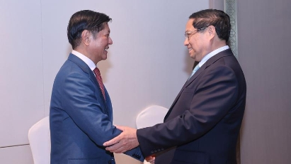 PM Chinh proposes new cooperation frontiers with Philippines
