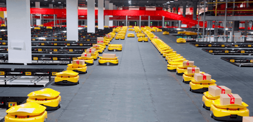 Viettel Post sử dụng 200 robot chia chọn h&agrave;ng h&oacute;a gi&uacute;p n&acirc;ng mức độ tự động h&oacute;a l&ecirc;n đến 99%.