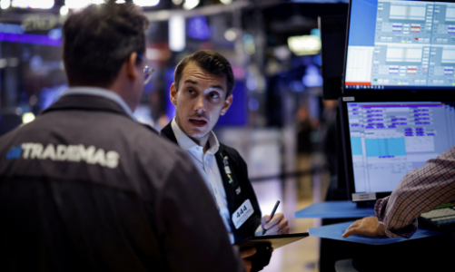 Chứng khoán Mỹ lập kỷ lục sau biên bản cuộc họp Fed, giá dầu tiếp tục đi xuống