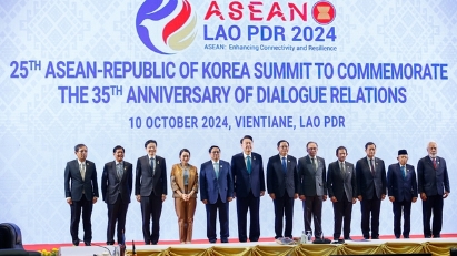 PM attends ASEAN-RoK summit in Laos