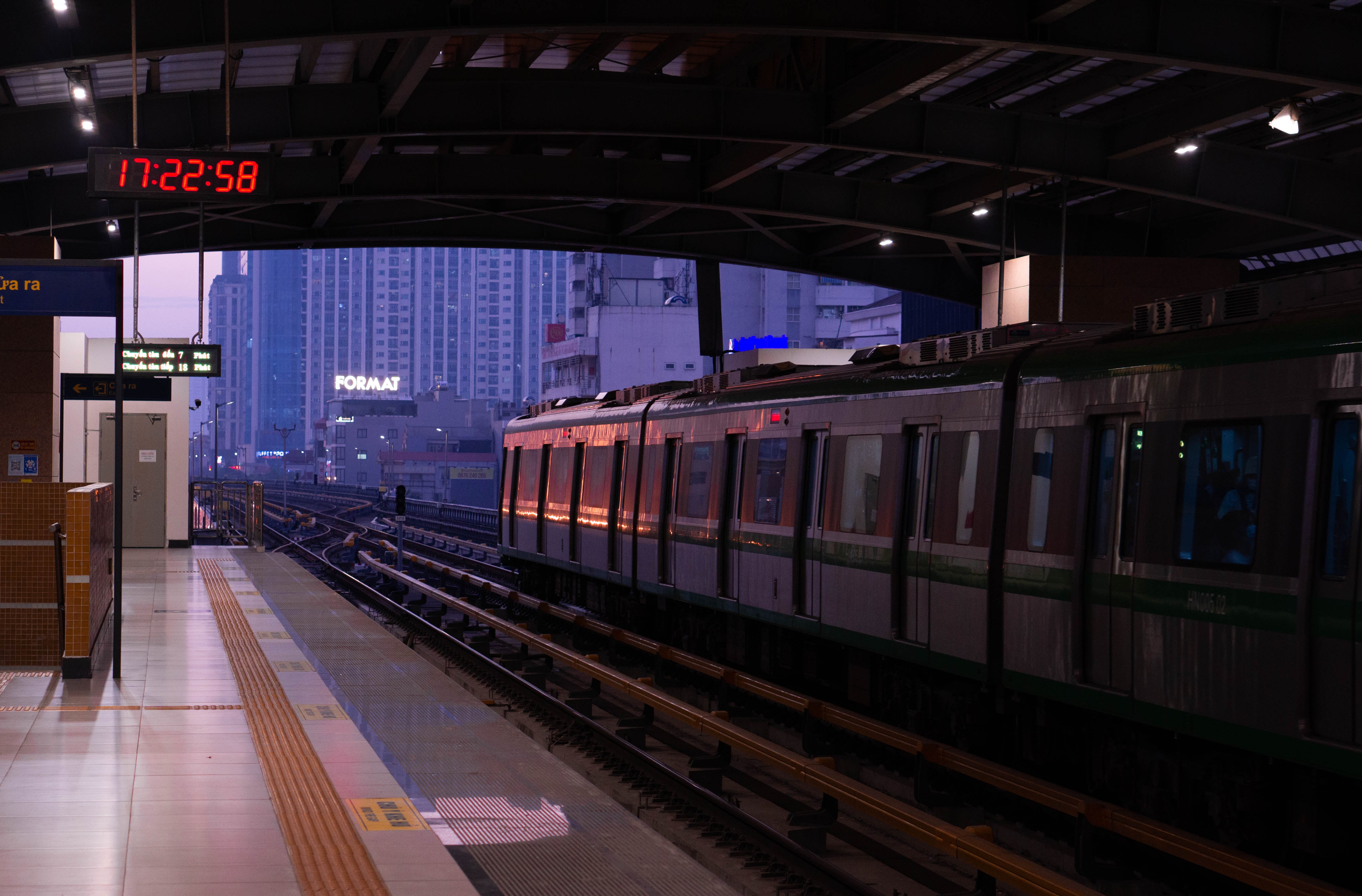 Đường sắt tốc độ cao l&agrave; một trong những đột ph&aacute; để giải b&agrave;i to&aacute;n phương tiện c&ocirc;ng cộng của Thủ đ&ocirc;. Ảnh: Anh Đinh.