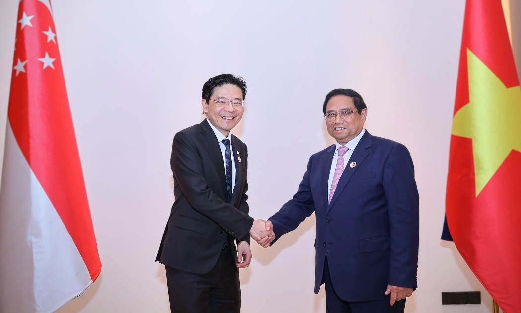 Thủ tướng Chính phủ Phạm Minh Chính và Thủ tướng Singapore Lawrence Wong - Ảnh: VGP