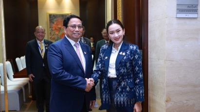 Vietnamese, Thai PMs meet on ASEAN Summit sidelines