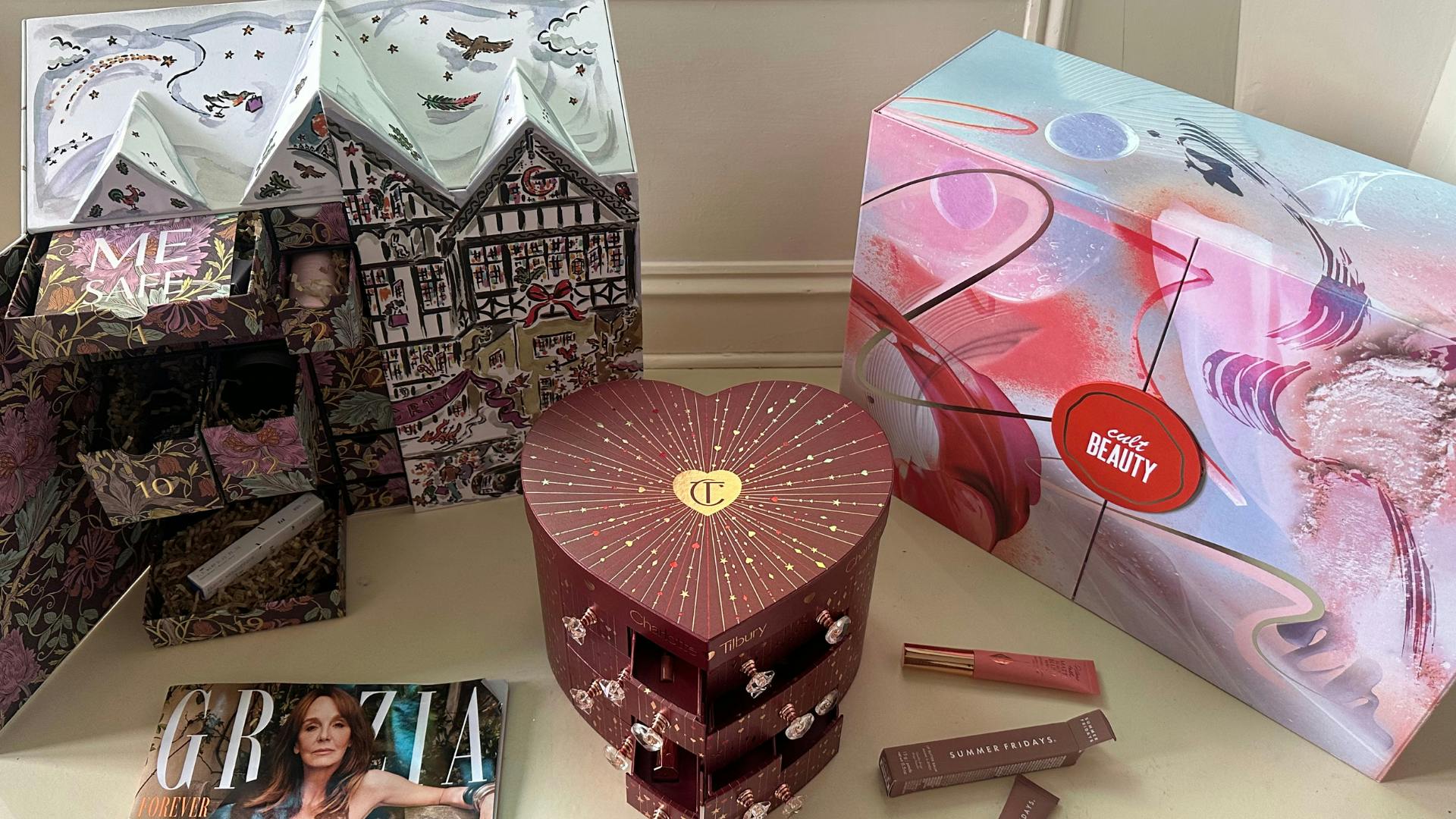 Thị trường lịch m&ugrave;a Vọng năm 2024 c&oacute; vẻ như đ&atilde; rất s&ocirc;i động. Ảnh: Grazia.