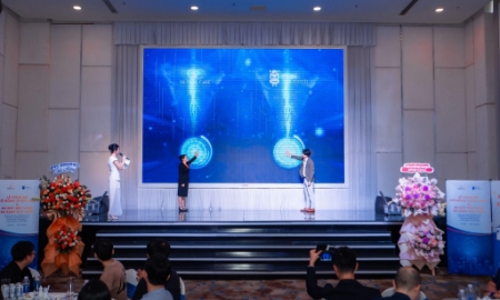 Đại diện Global Care và Poni Insurtech thực hiện nghi thức công bố cổ đông chiến lược.