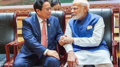 Vietnamese, Indian PMs meet on sidelines of ASEAN Summits