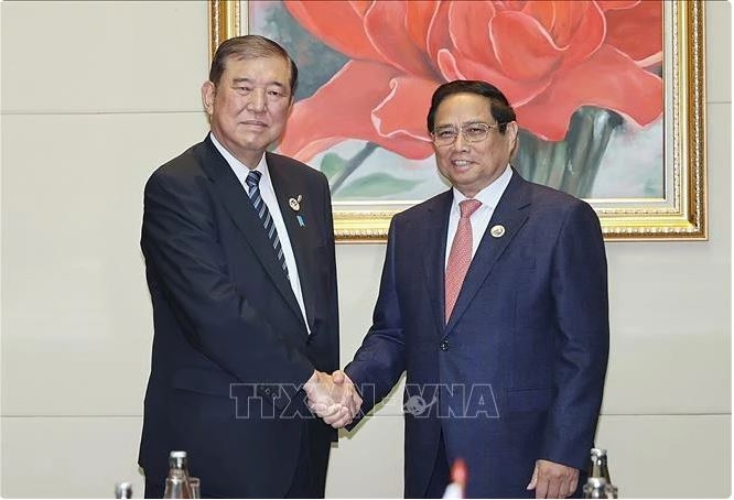 PMs of Vietnam, Japan meet in Laos