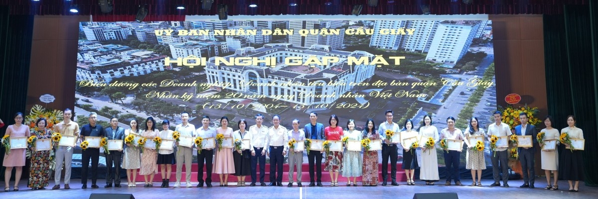 Quận Cầu Giấy khen thưởng doanh nghiệp nhân dịp kỷ niệm Ngày doanh nhân Việt Nam 