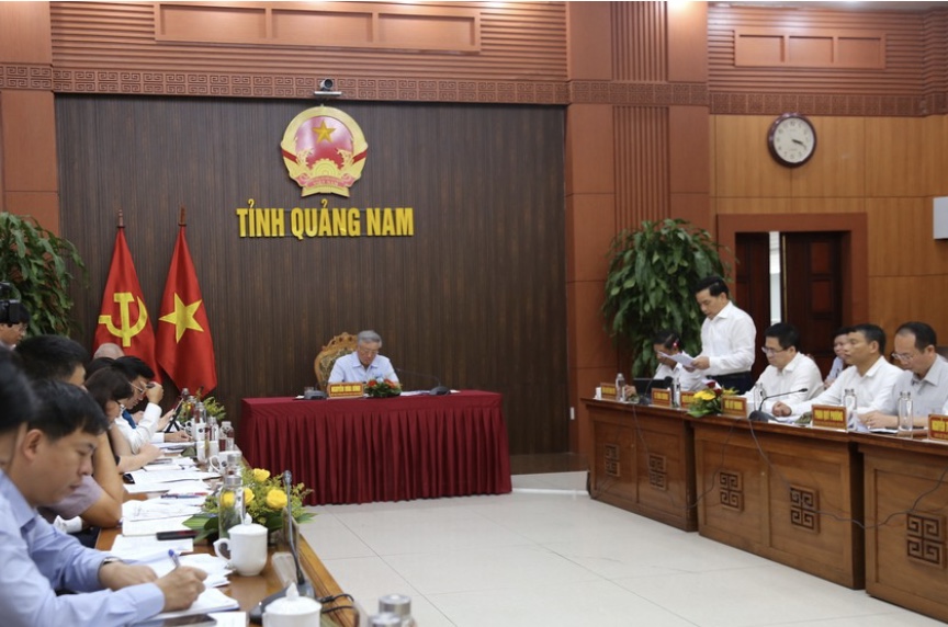 L&atilde;nh đạo c&aacute;c địa phương 5 tỉnh miền Trung b&aacute;o c&aacute;o t&igrave;nh h&igrave;nh giải ng&acirc;n vốn đầu tư c&ocirc;ng năm 2024 tại buổi l&agrave;m việc.