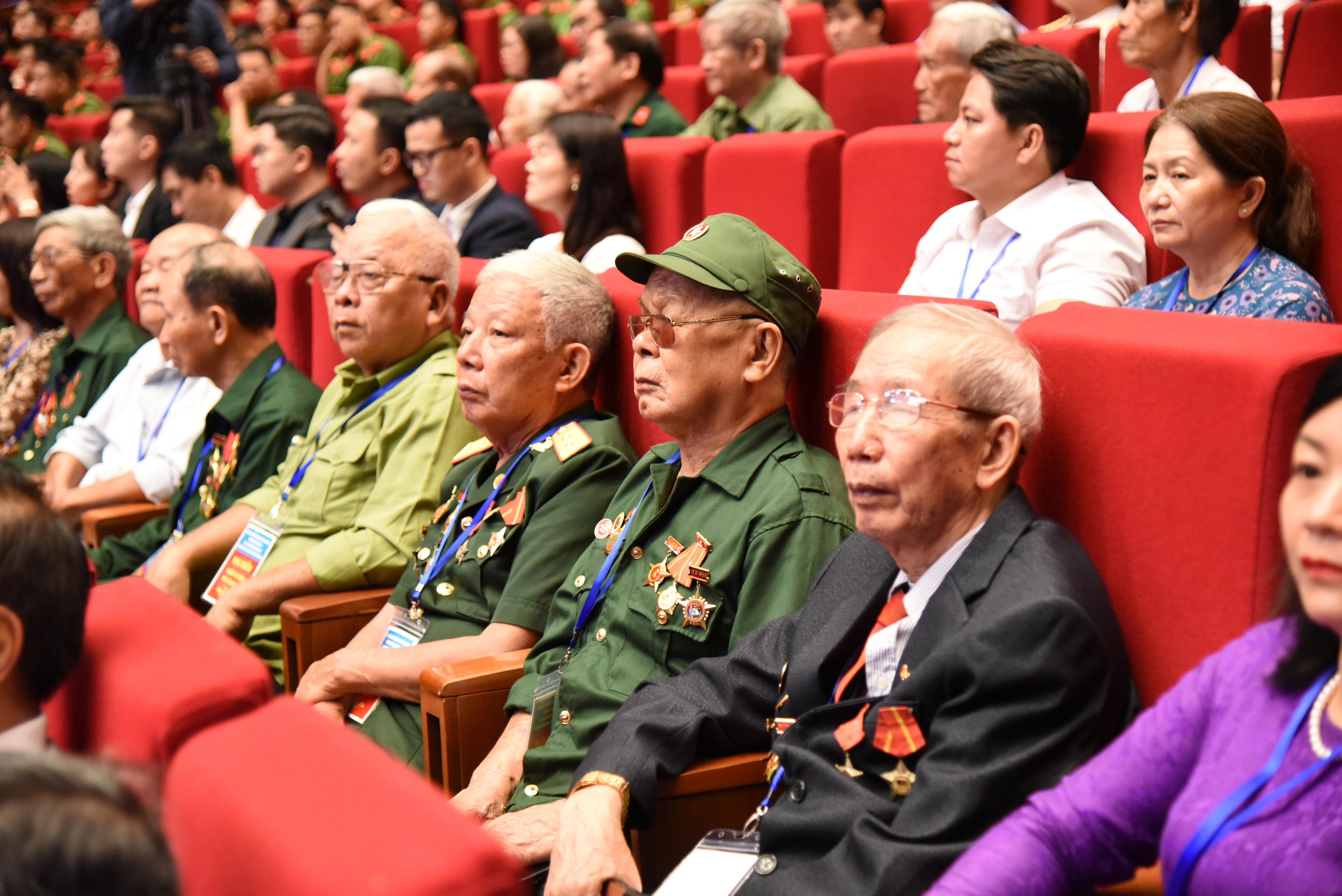 Quan tâm thực hiện tốt các chế độ ưu đãi người có công. Ảnh: Mạnh Dũng.