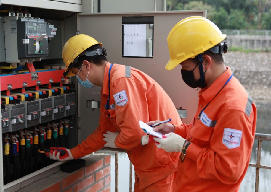 Kể từ ngày 11/10/2024, giá điện là  2.103,1159 đồng/kWh, tăng 4,8% so với giá bán lẻ điện bình quân hiện hành.