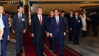 Chinese Premier arrives for official visit to Vietnam