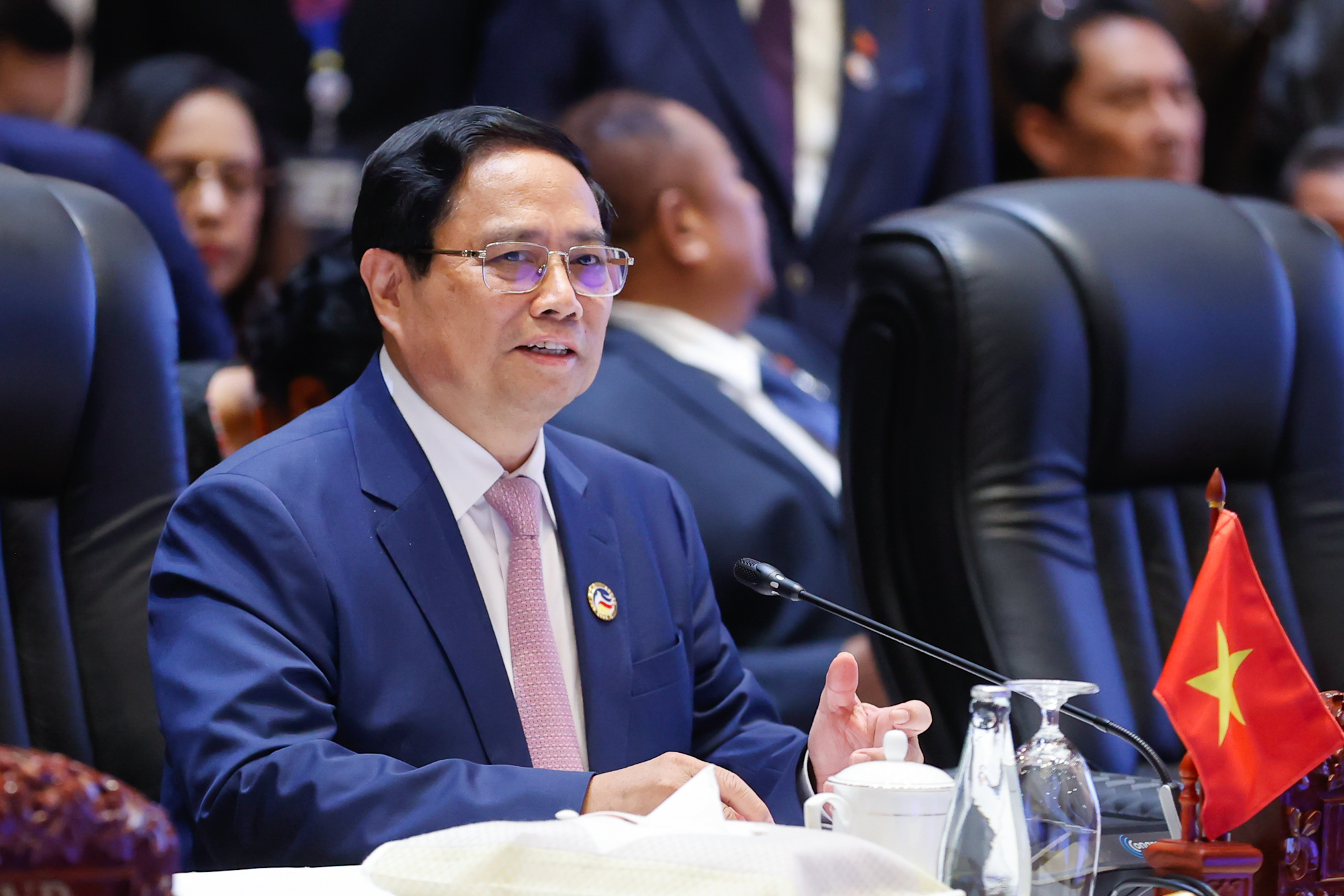 Tại các Hội nghị, phát biểu của Thủ tướng không chỉ làm sâu sắc hơn nội hàm của "kết nối" và "tự cường" trong bối cảnh hiện nay, mà còn gợi mở tư duy, cách tiếp cận và ý tưởng phát triển mới cho khu vực xuất phát từ yêu cầu của thực tiễn - Ảnh: VGP