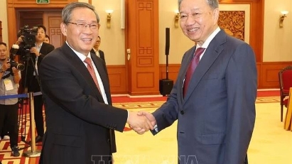 Top leader welcomes Chinese Premier in Hanoi