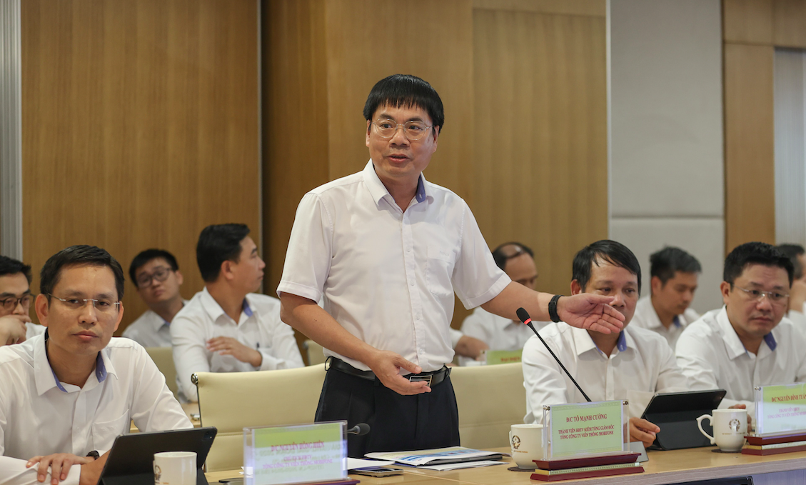 Lãnh đạo MobiFone chia sẻ tại buổi làm việc - Ảnh: Mic.