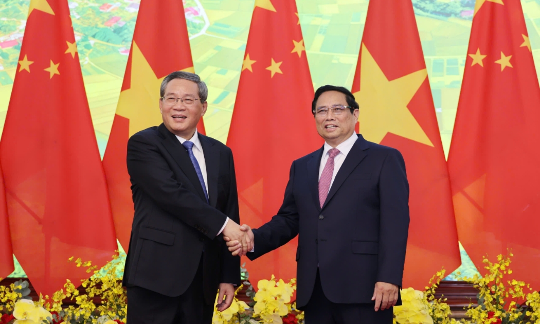 Thủ tướng Phạm Minh Chính và Thủ tướng Trung Quốc Lý Cường - Ảnh: Trí Phong