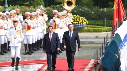 PM hosts official welcome ceremony for Chinese Premier