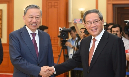 Việt Nam coi phát triển quan hệ với Trung Quốc là ưu tiên hàng đầu