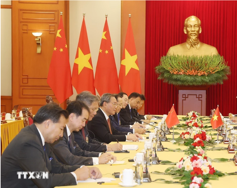 Thủ tướng Lý Cường nhấn mạnh Trung Quốc sẽ tăng cường mở cửa thị trường cho nông sản Việt Nam; ủng hộ Việt Nam mở các văn phòng xúc tiến thương mại tại Trung Quốc - Ảnh: TTXVN.