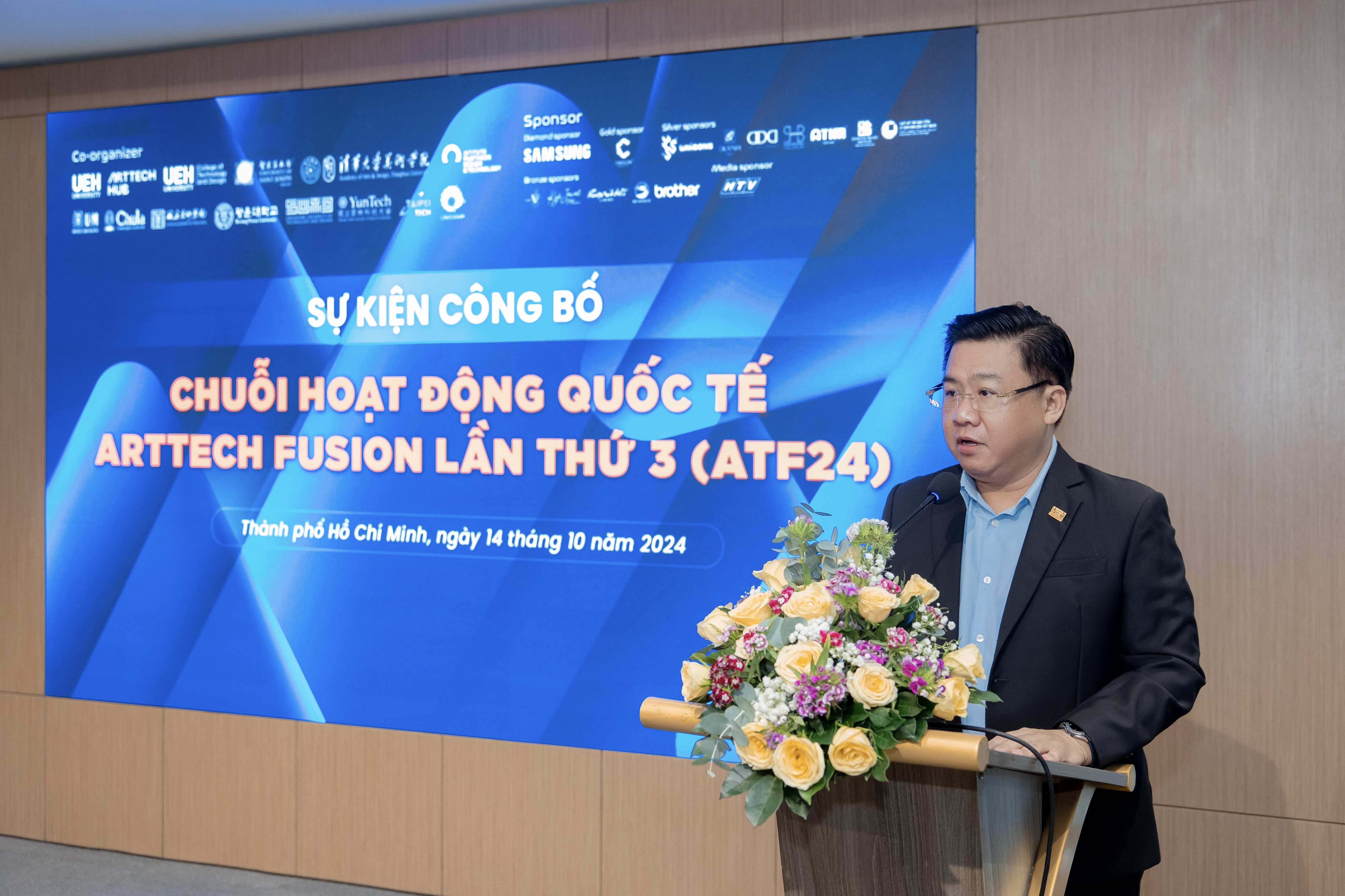Phó Giám đốc Đại học Kinh tế TP.HCM (UEH) GS.TS. Nguyễn Khắc Quốc Bảo phát biểu tại họp báo ATF24, sáng 14/10.