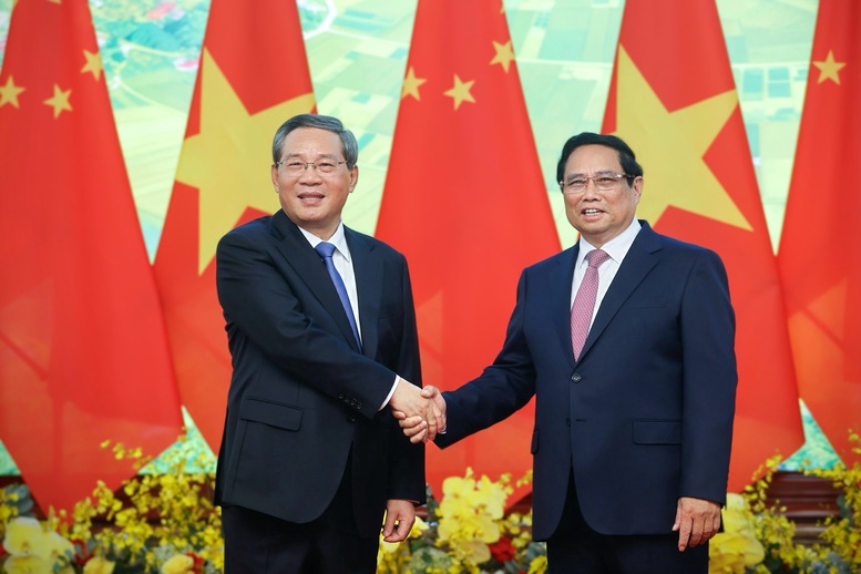 Thủ tướng Phạm Minh Chính và Thủ tướng Trung Quốc Lý Cường - Ảnh: VGP