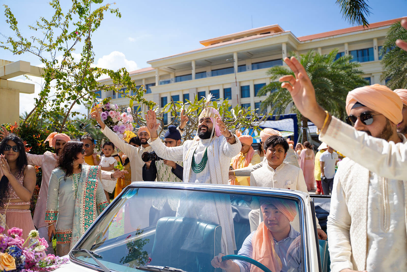 Những năm gần đ&acirc;y, nhiều tỷ ph&uacute;, triệu ph&uacute; Ấn Độ th&iacute;ch tới những v&ugrave;ng biển đẹp của Việt Nam để tổ chức tiệc cưới.