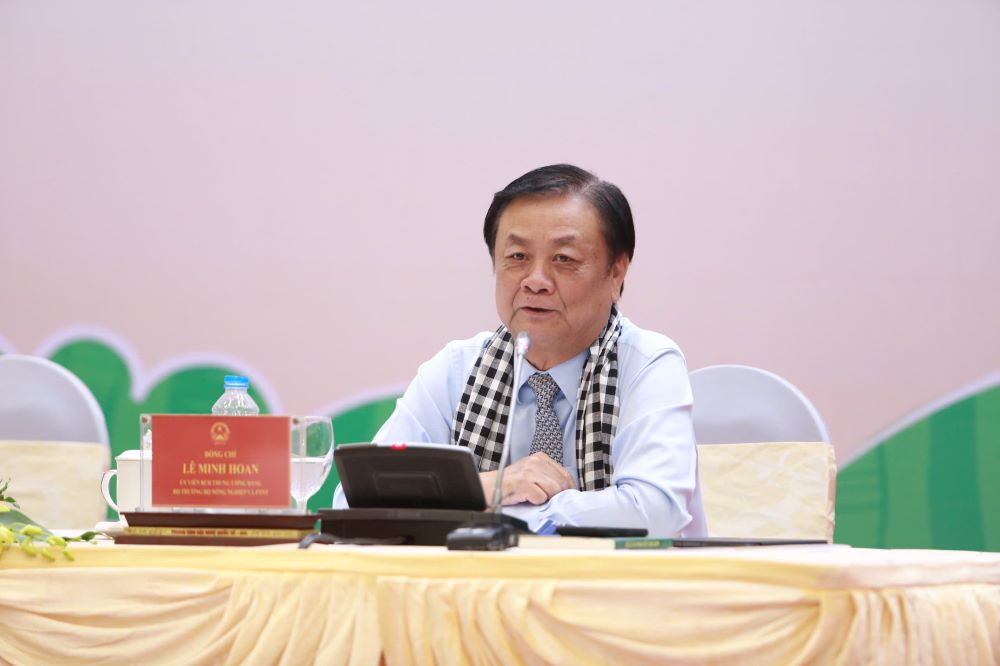 Bộ trưởng Bộ N&ocirc;ng nghiệp v&agrave; Ph&aacute;t triển n&ocirc;ng th&ocirc;n L&ecirc; Minh Hoan: 