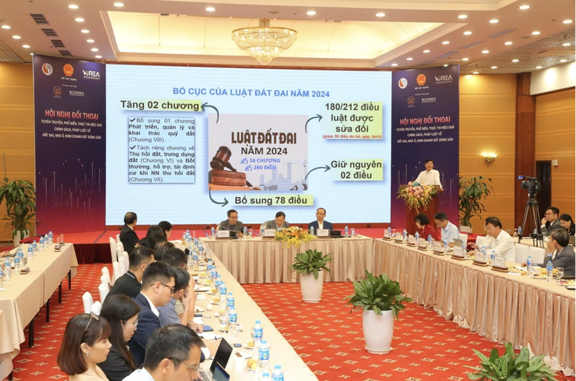 &Ocirc;ng Nguyễn Đắc Nhẫn tr&igrave;nh b&agrave;y tham luận tại Hội nghị