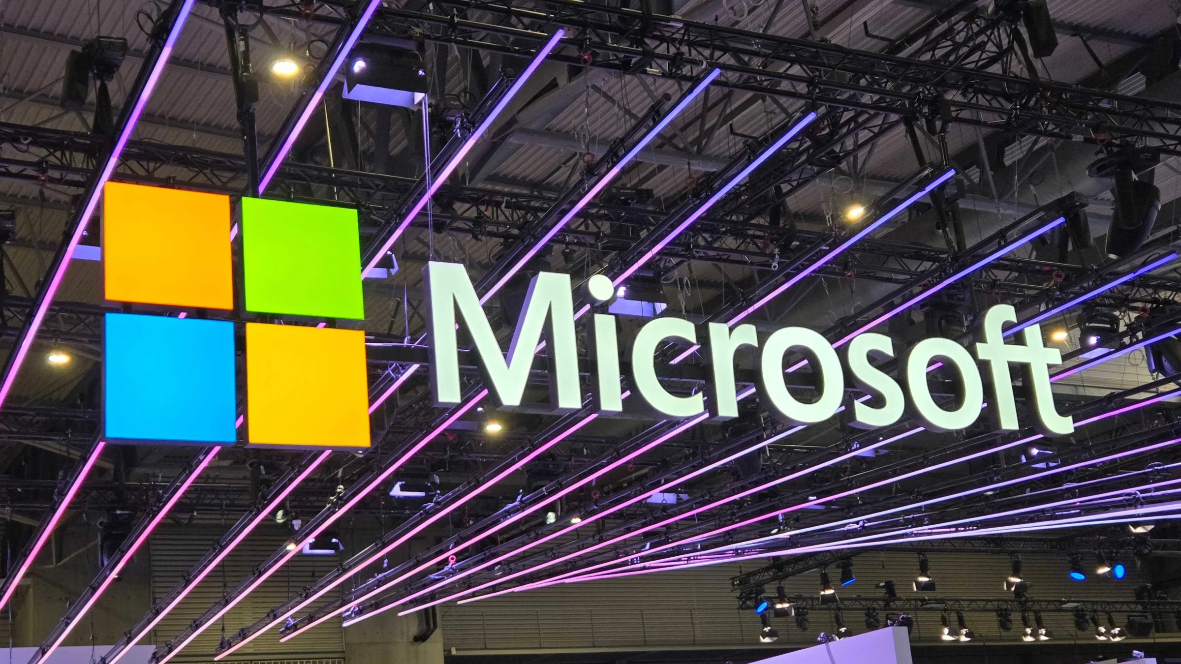 Logo Microsoft tại MWC 2024.