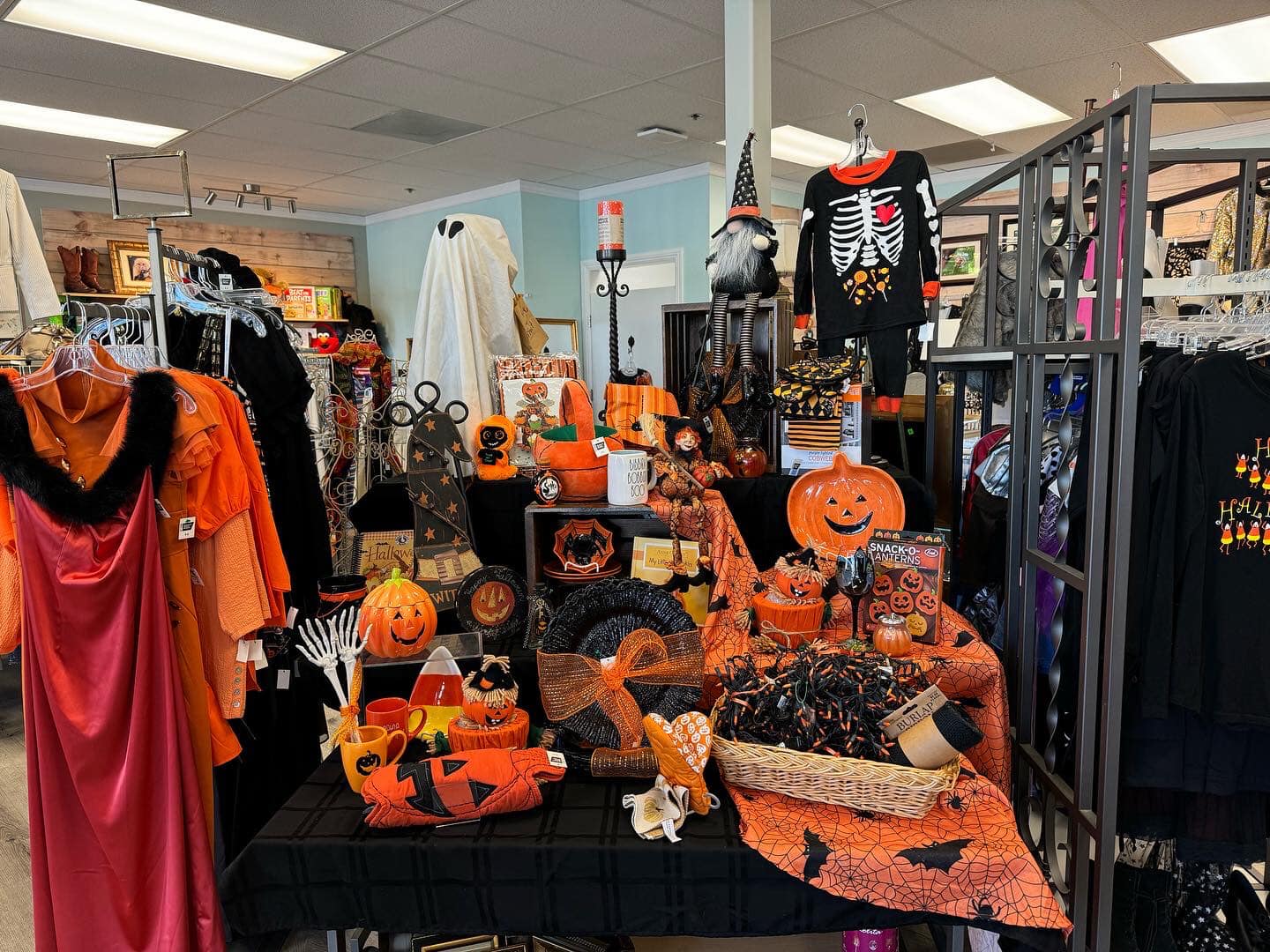 Trang phục Halloween là nguồn tạo doanh thu lớn nhất cho dịp lễ năm 2023 và mang lại 4,1 tỷ USD cho nền kinh tế Mỹ.