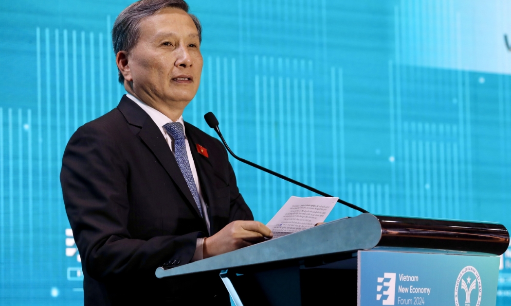 Theo TS. Lê Quang Huy, Ủy viên Ban chấp hành Trung ương Đảng, Chủ nhiệm Ủy ban Khoa học Công nghệ và Môi trường của Quốc hội phát biểu tại diễn đàn - Ảnh: Trí Phong