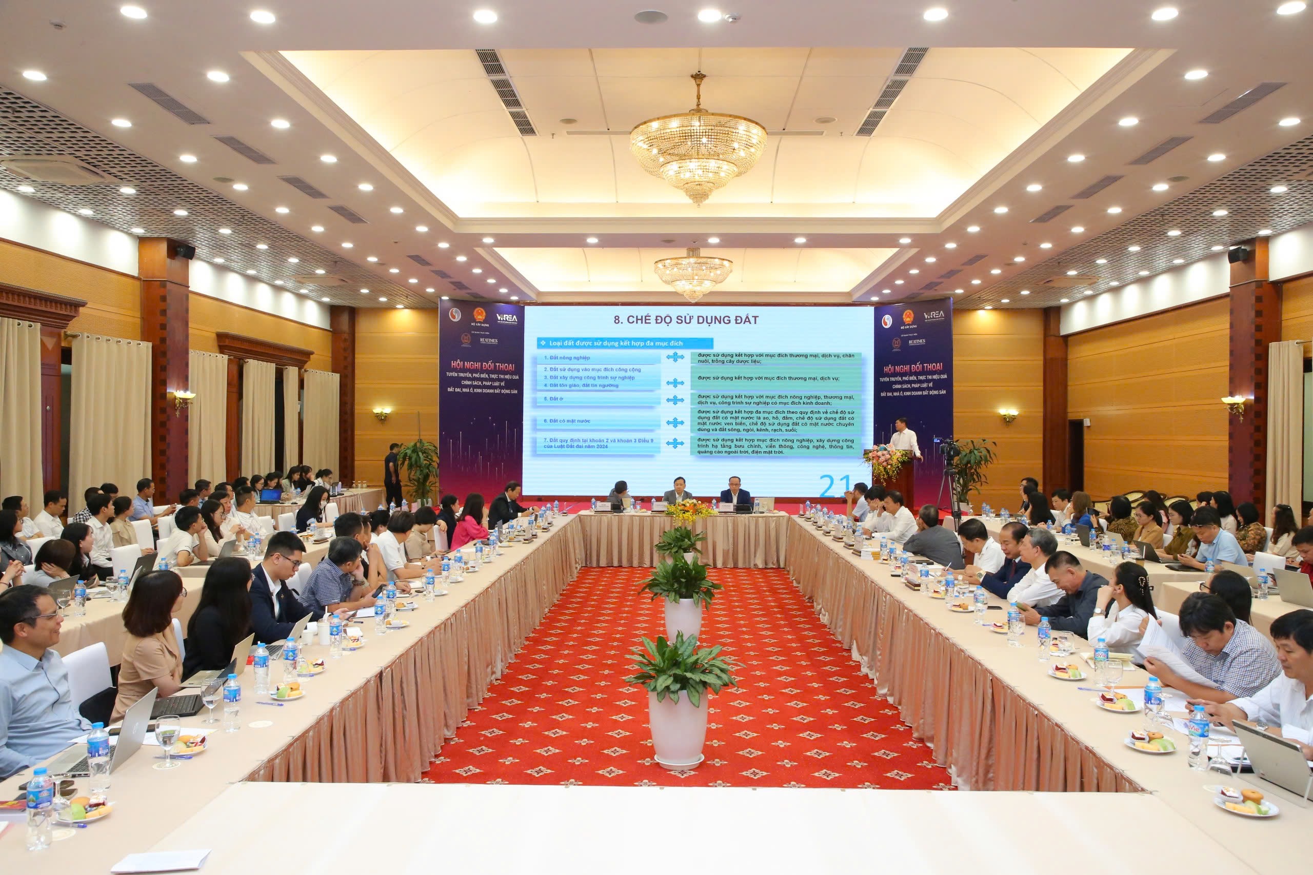 Toàn cảnh Hội nghị Đối thoại “Tuyên truyền, phổ biến, thực thi hiệu quả chính sách, pháp luật về đất đai, nhà ở, kinh doanh bất động sản” 