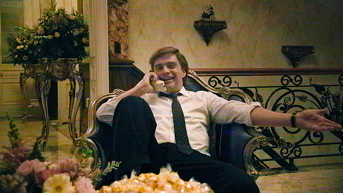 Diễn xuất của Sebastian Stan trong vai Trump được giới ph&ecirc; b&igrave;nh đ&aacute;nh gi&aacute; cao.