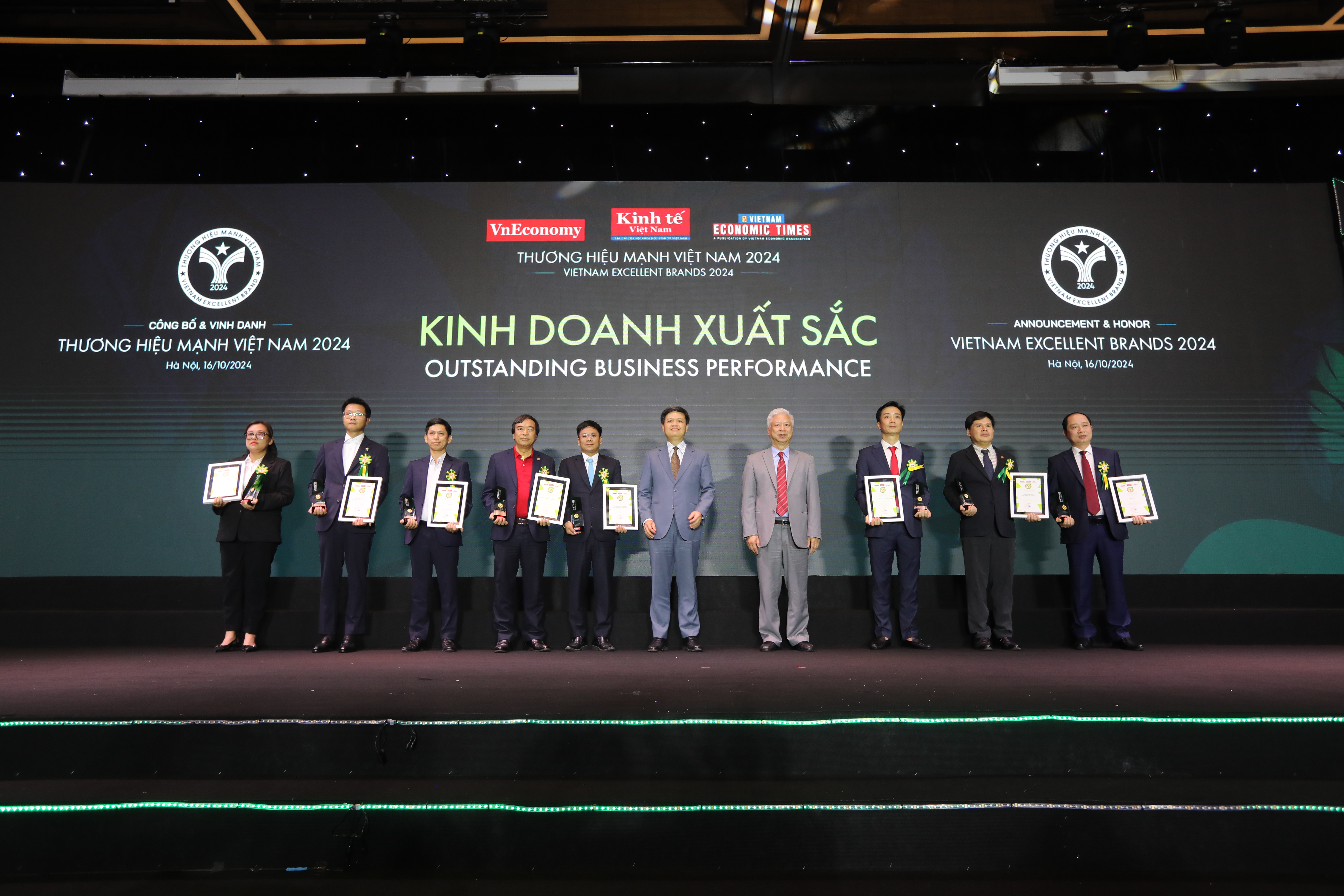 Cùng với Top 10 Thương hiệu mạnh Việt Nam 2024, Ban tổ chức cũng vinh danh Top Thương hiệu Mạnh - Kinh doanh xuất sắc, Thương hiệu mạnh - Tăng trưởng ấn tượng, Thương hiệu mạnh Tiên phong đổi mới sáng tạo, Thương hiệu mạnh - Tăng trưởng xanh, Thương hiệu mạnh - Phát triển bền vững...