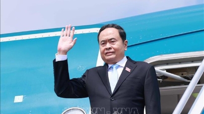 Top Vietnamese legislator leaves for AIPA-45