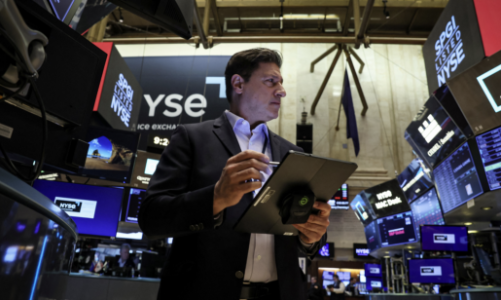 Chứng khoán Mỹ lập đỉnh mới, giá dầu xuống đáy 2 tuần