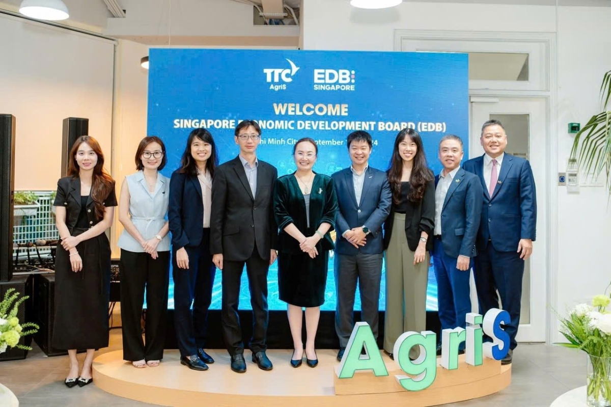 Bà Đặng Huỳnh Ức My gặp gỡ và trao đổi cùng Ban Phát triển Kinh tế Singapore (EDB).