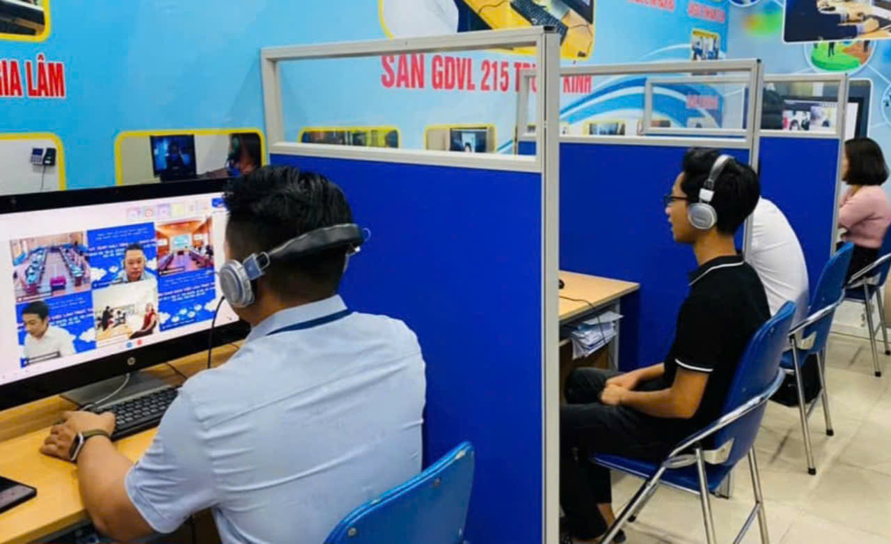 Người lao động thất nghiệp được hỗ trợ tìm kiếm việc làm. Ảnh: Thanh Hải.