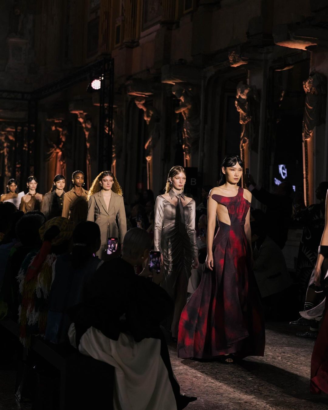 Nhà thiết kế Phan Đăng Hoàng và BST “Ceramics” tại Tuần lễ thời trang Milano Fashion Week SS 2025.