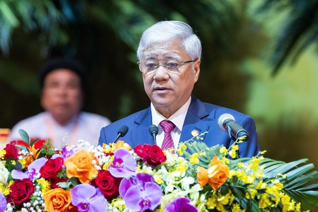 Ủy viên Bộ Chính trị, Bí thư Trung ương Đảng, Chủ tịch Ủy ban Trung ương Mặt trận Tổ quốc Việt Nam khóa IX Đỗ Văn Chiến trình bày Diễn văn khai mạc Đại hội.