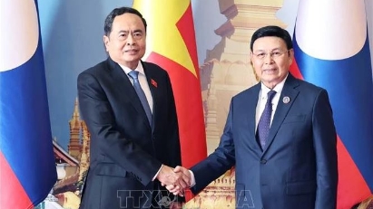 Talks between Vietnamese and Lao top legislators held in Vientiane