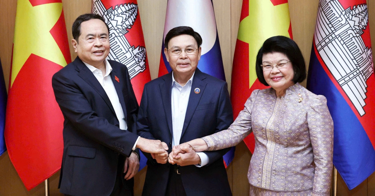 Top legislators of Vietnam, Laos, and Cambodia meet in Vientiane ...